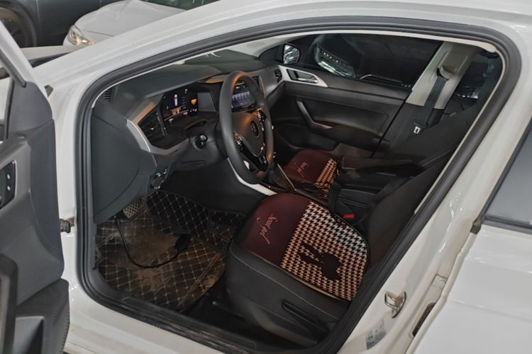 Volkswagen Polo 2023 car image #19