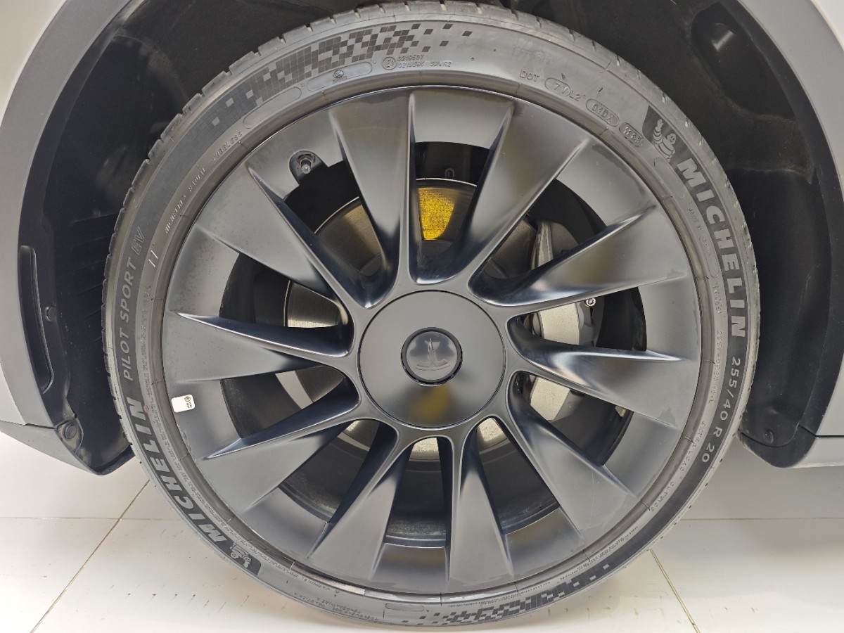 Tesla Model Y 2023 #13 Tesla Model Y 2023 car image #13
