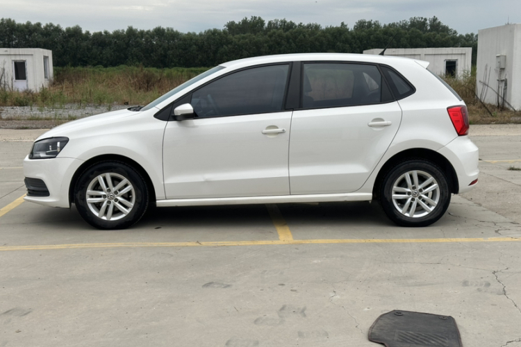 Volkswagen Polo 2016 car image #8