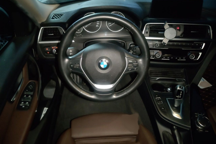 BMW 3 Series 2018 #15 BMW 3 Series 2018 car image #15