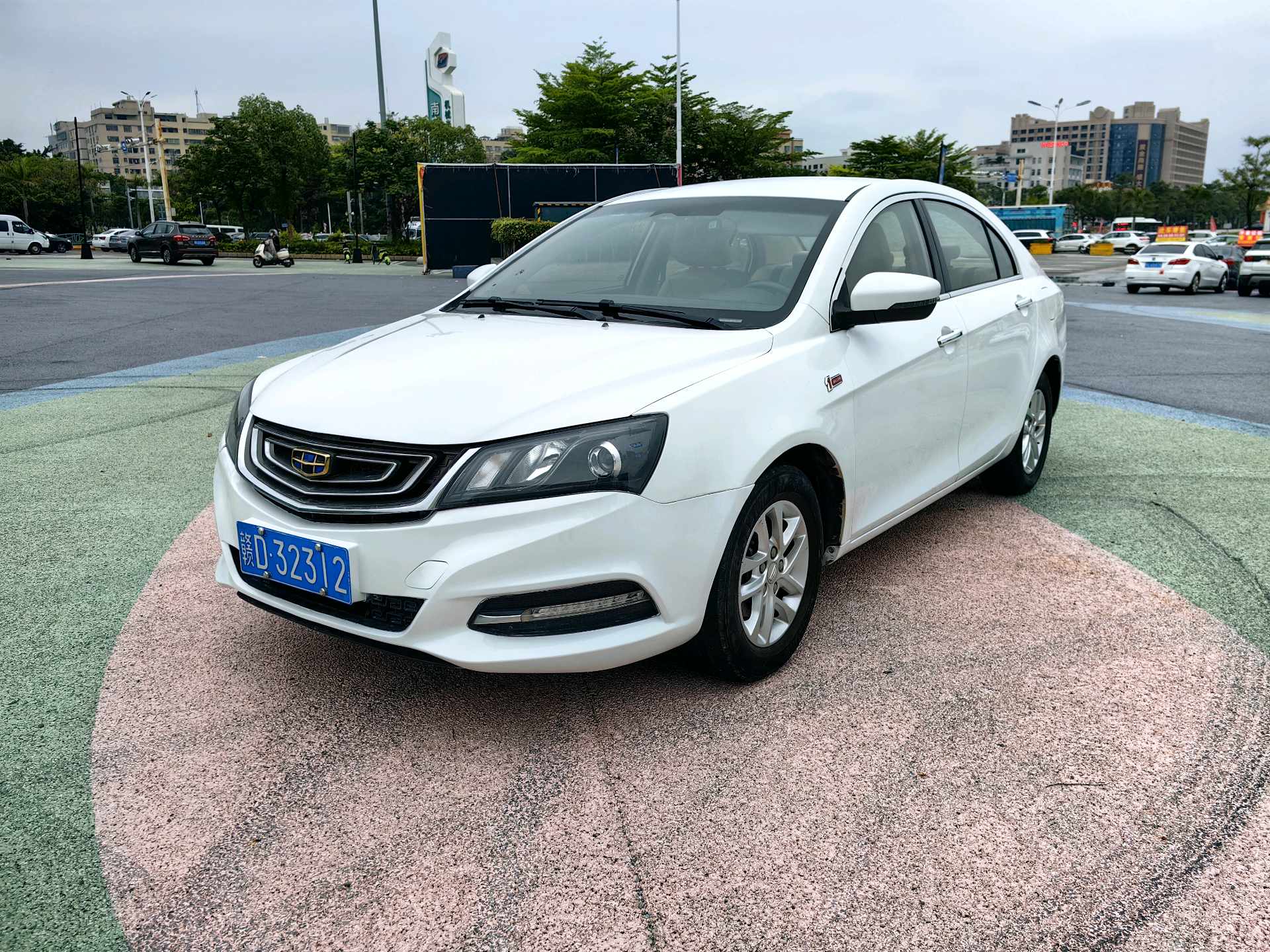 GEELY Emgrand 2017 GEELY Emgrand 2017 immagine di auto