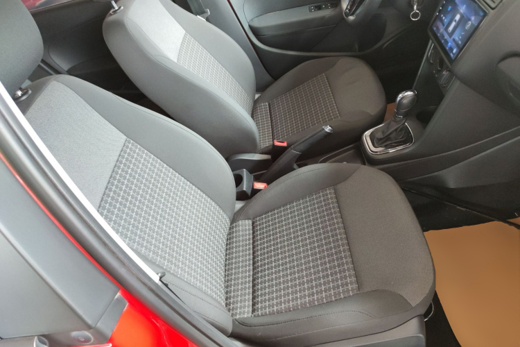 Volkswagen Polo 2016 car image #24