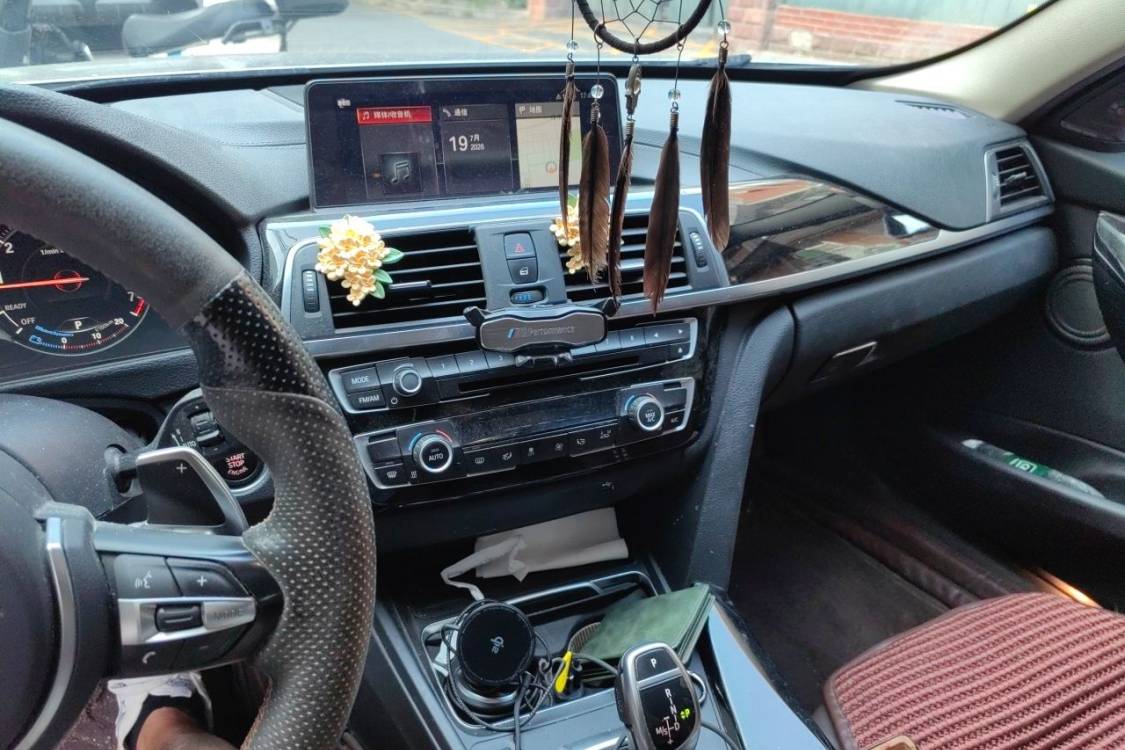 BMW 3 Series 2018 car image #28