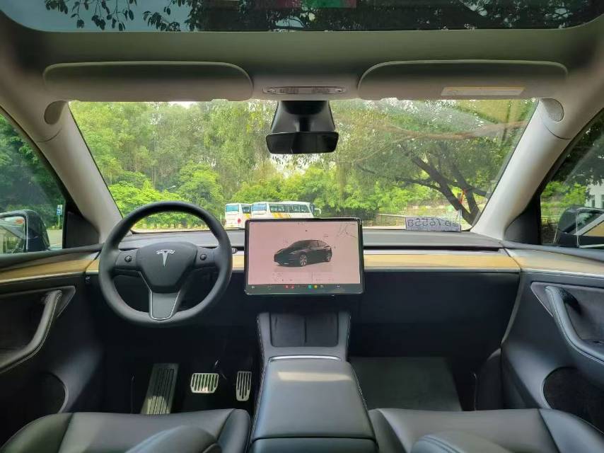 Tesla Model Y 2023 #6 Tesla Model Y 2023 car image #6