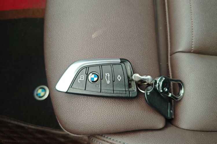 BMW 3 Series 2021 #9 BMW 3 Series 2021 car image #9