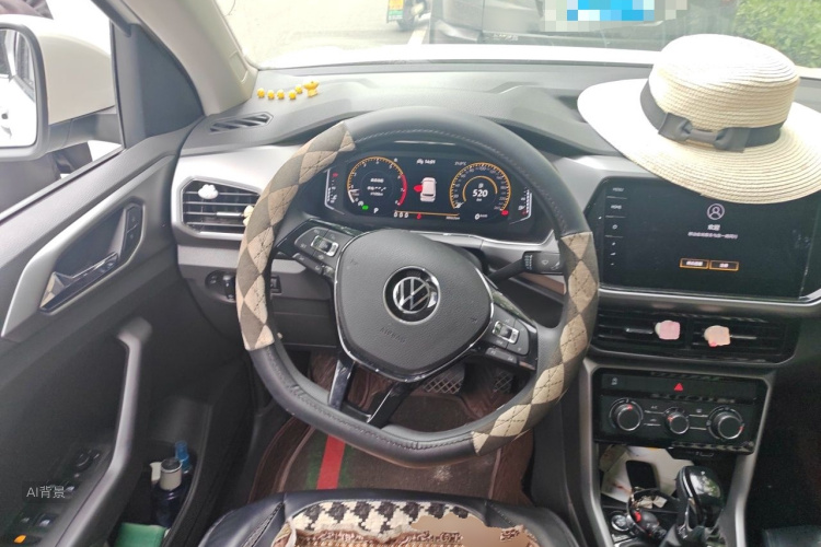 Volkswagen T-Cross 2022 car image #12