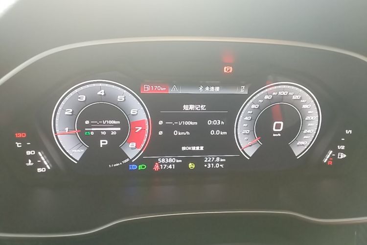 Audi Q3 2023 car image #12