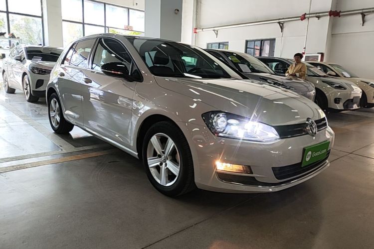 Volkswagen Golf 2017 car image #4