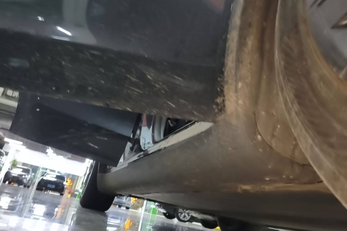 Tesla Model Y 2024 car image #9