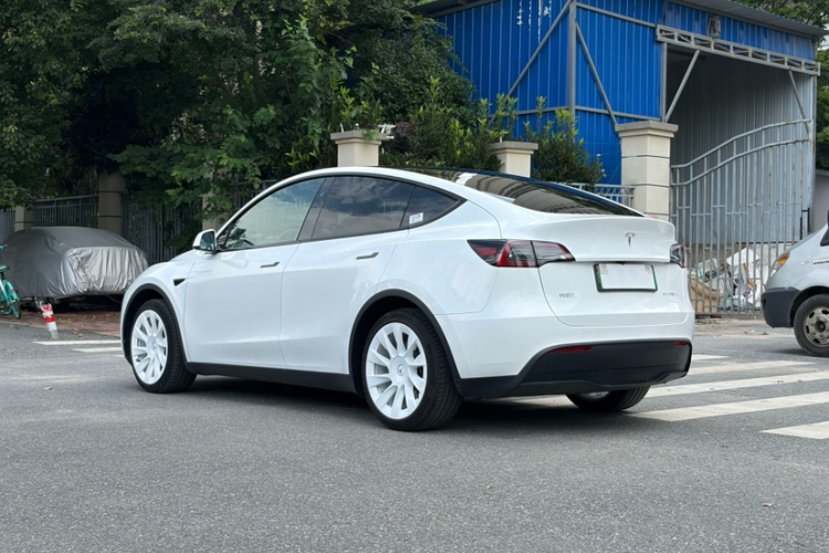 Tesla Model Y 2024 car image #4