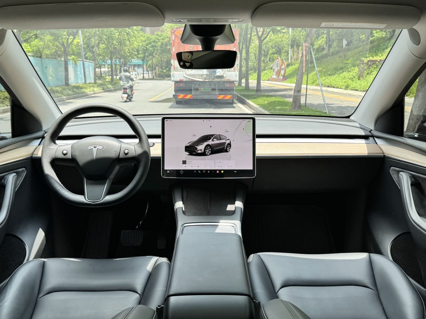Tesla Model Y 2022 car image #6