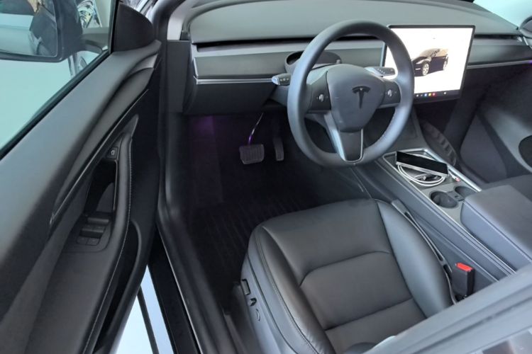 Tesla Model Y 2023 #16 Tesla Model Y 2023 car image #16