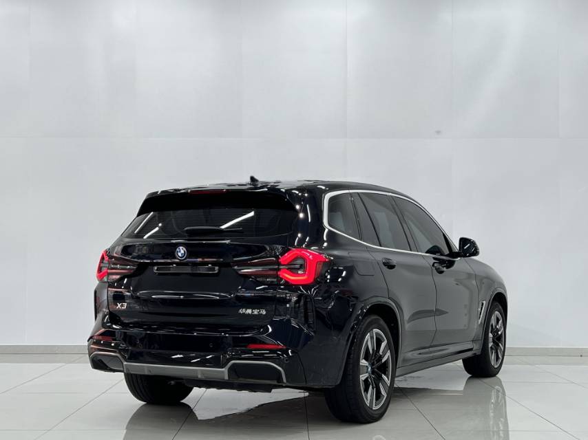 BMW iX3 2024 car image #7