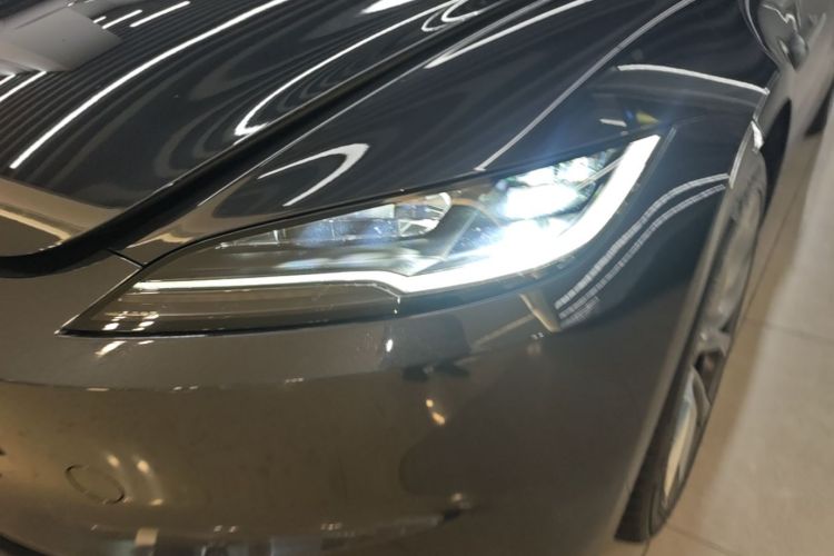 Tesla Model 3 2024 car image #23