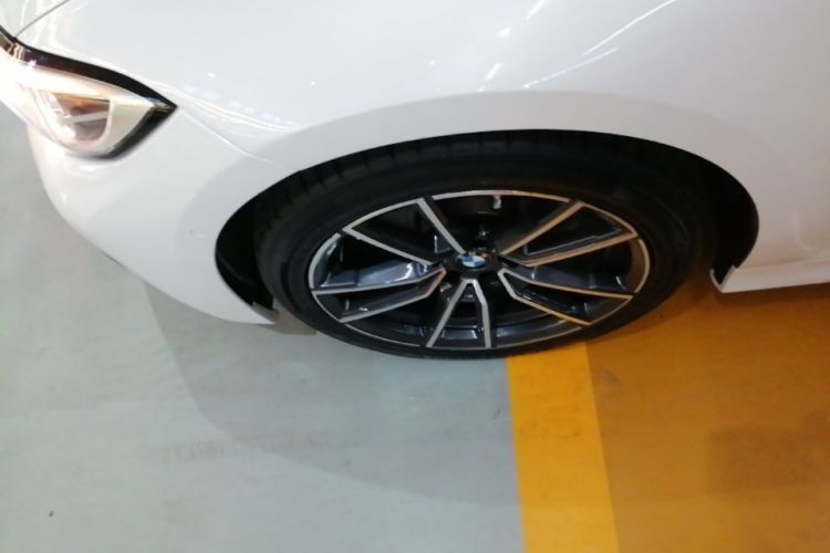 BMW 3 Series 2020 car image #9