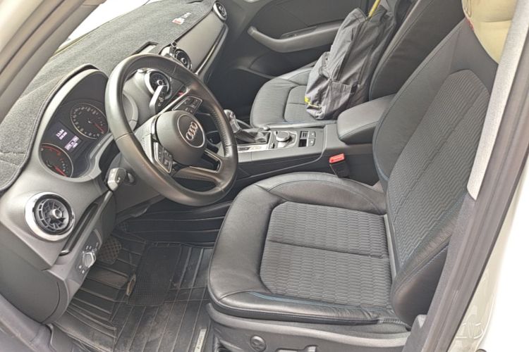 Audi A3 2018 immagine di auto #19