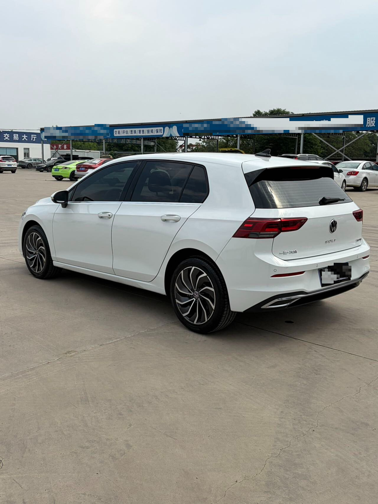 Volkswagen Golf 2023 car image #8