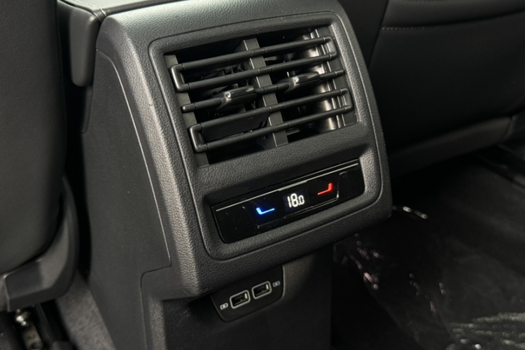 Volkswagen Golf 2021 car image #26