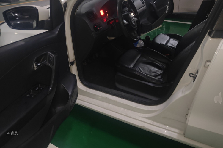 Volkswagen Polo 2012 car image #18