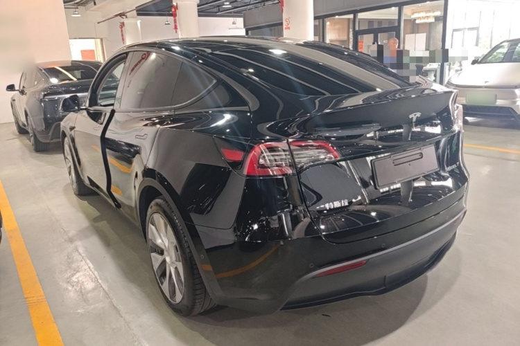 Tesla Model Y 2022 immagine di auto #5