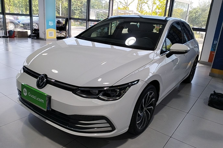 Volkswagen Golf 2021 car image #2