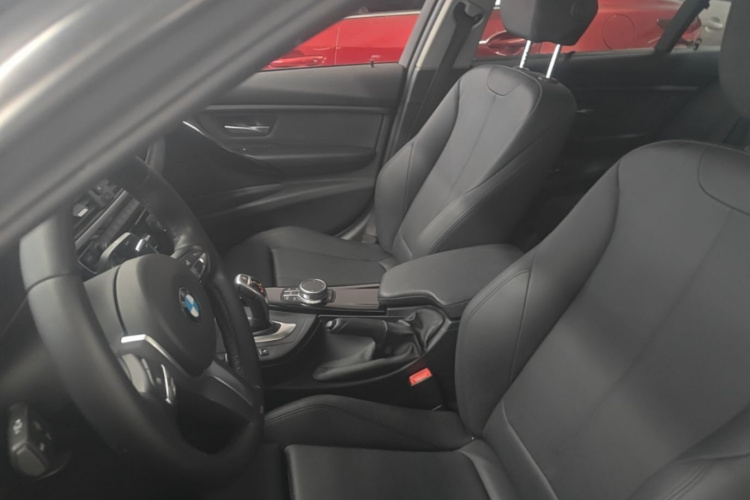 BMW 3 Series 2018 car image #15