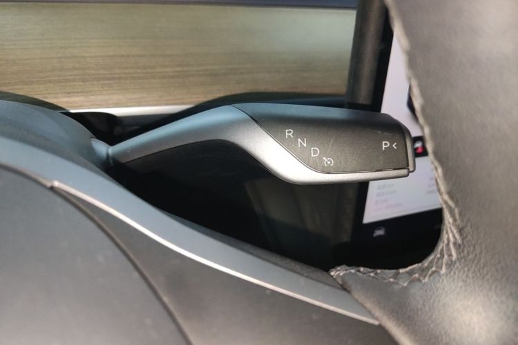Tesla Model Y 2021 car image #14
