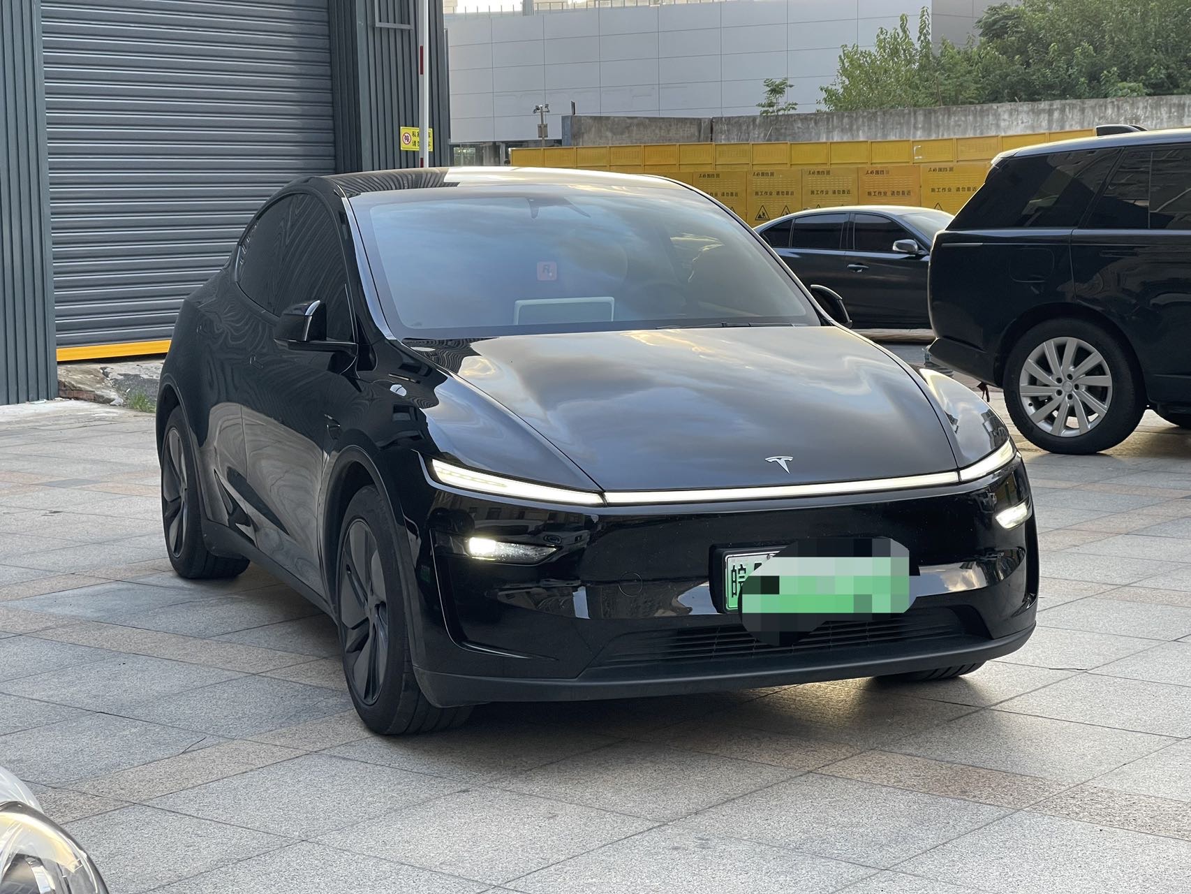 Tesla Model Y 2025 Tesla Model Y 2025 car image