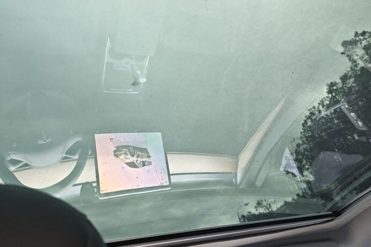 Tesla Model Y 2022 car image #18