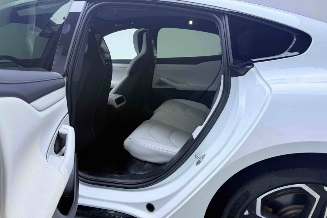 MI SU7 2024 car image #13