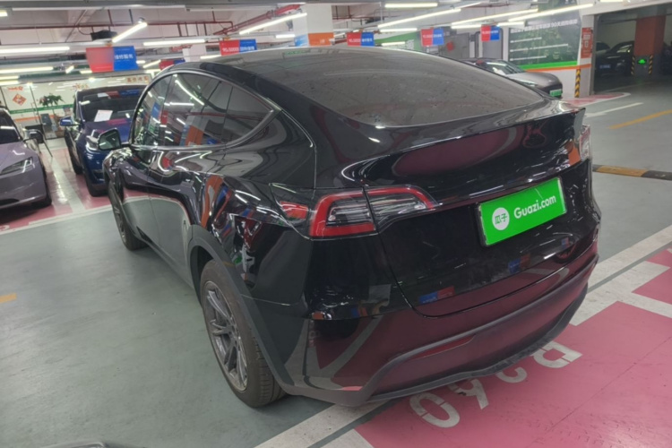 Tesla Model Y 2023 #5 Tesla Model Y 2023 car image #5