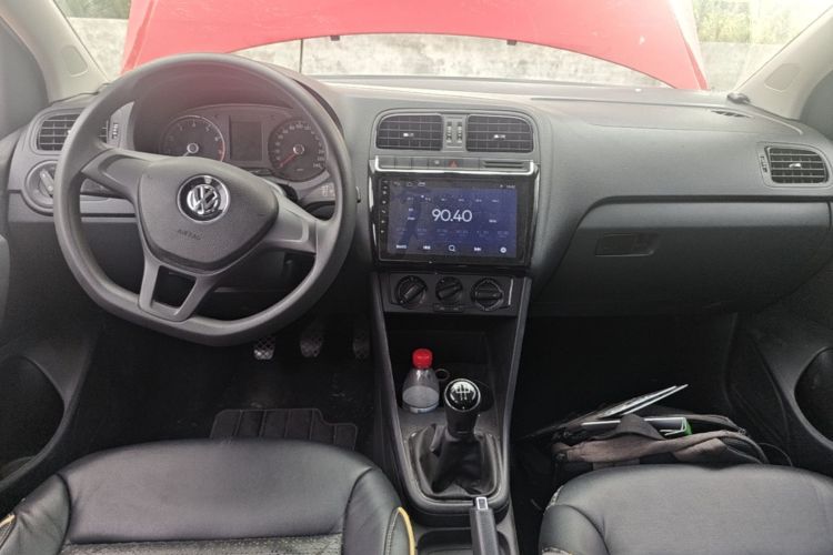 Volkswagen Polo 2015 car image #10
