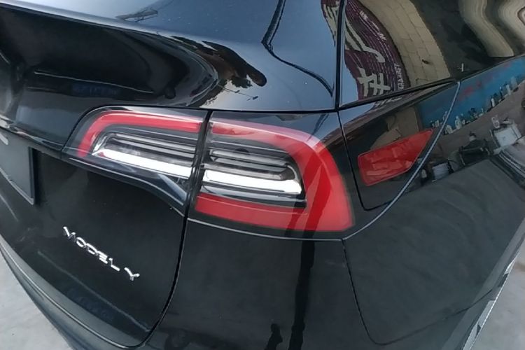 Tesla Model Y 2023 #8 Tesla Model Y 2023 car image #8