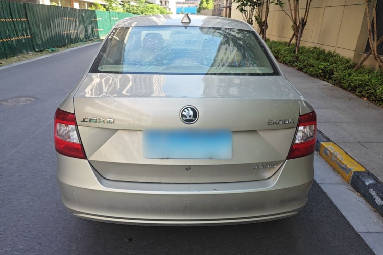 Skoda Rapid 2015 #6 Skoda Rapid 2015 image de voiture #6