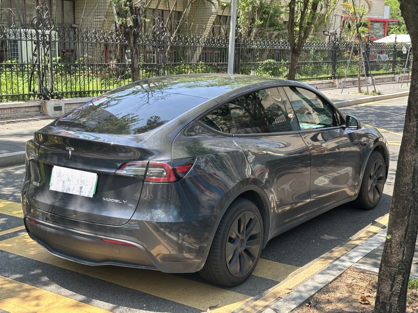 Tesla Model Y 2024 #9 Tesla Model Y 2024 car image #9