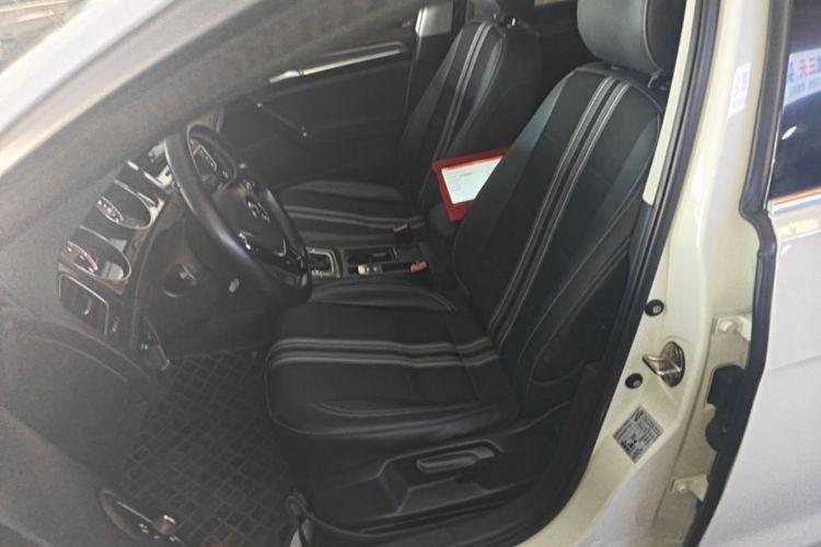 Volkswagen Golf 2018 car image #15
