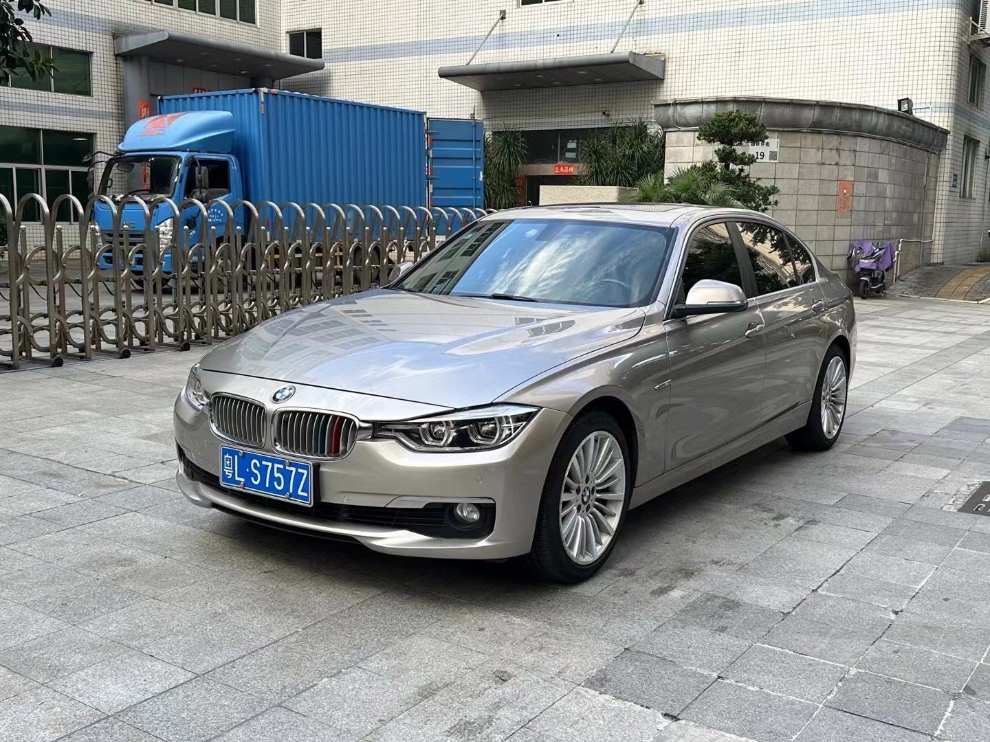 BMW 3 Series 2018 BMW 3 Series 2018 car image