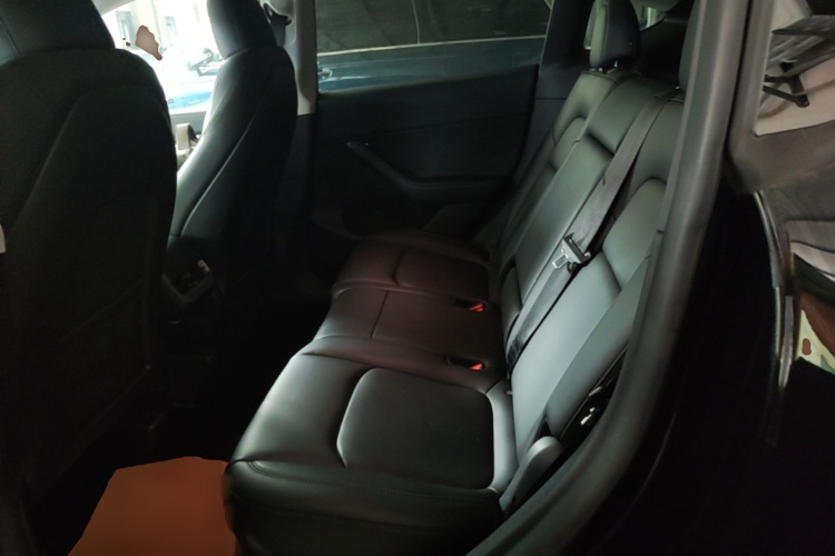 Tesla Model Y 2023 car image #17