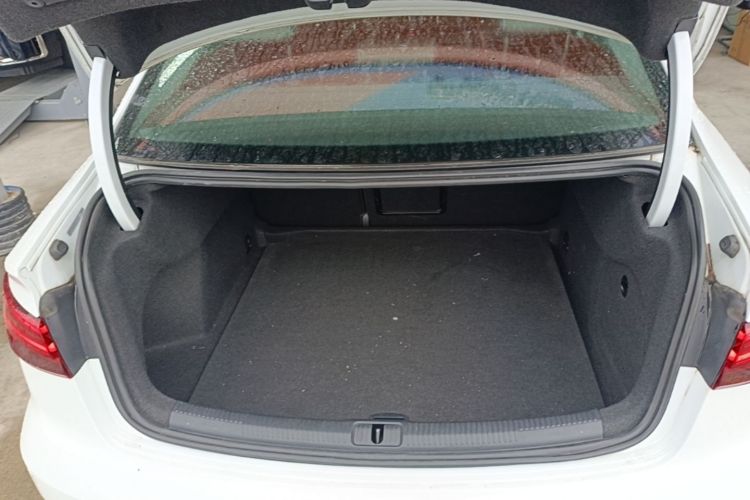 Audi A3 2018 car image #19