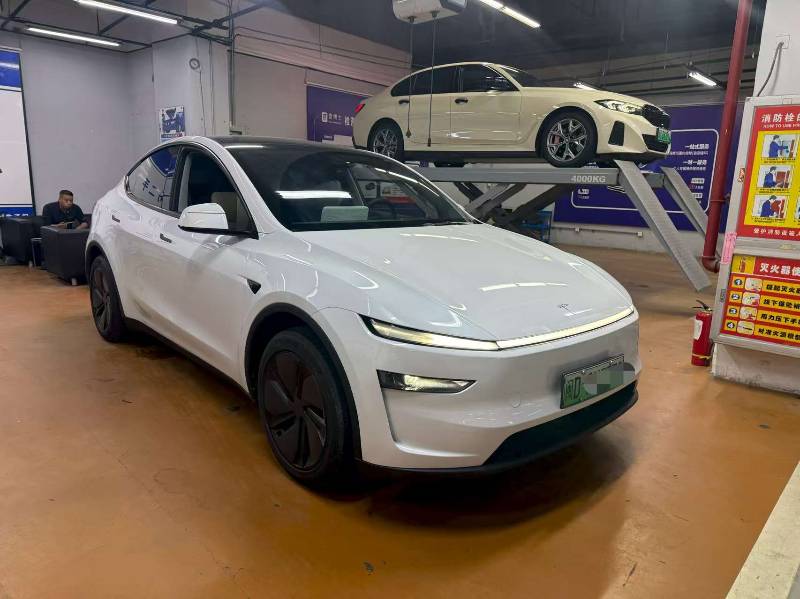 Tesla Model Y 2026 #3 Tesla Model Y 2026 car image #3
