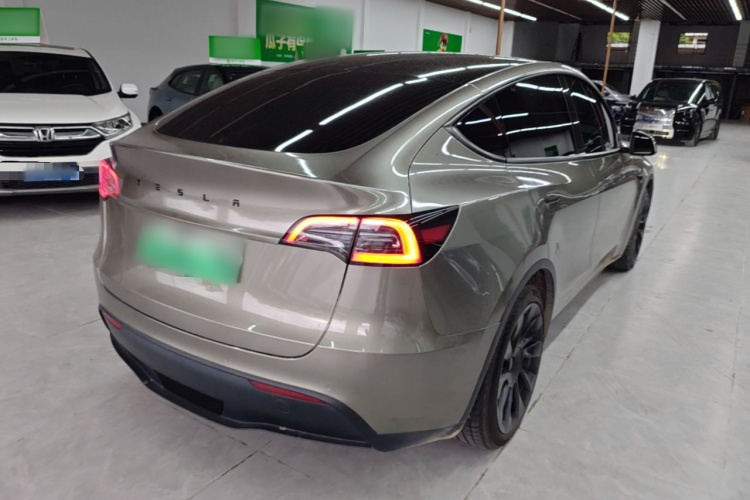 Tesla Model Y 2022 immagine di auto #7