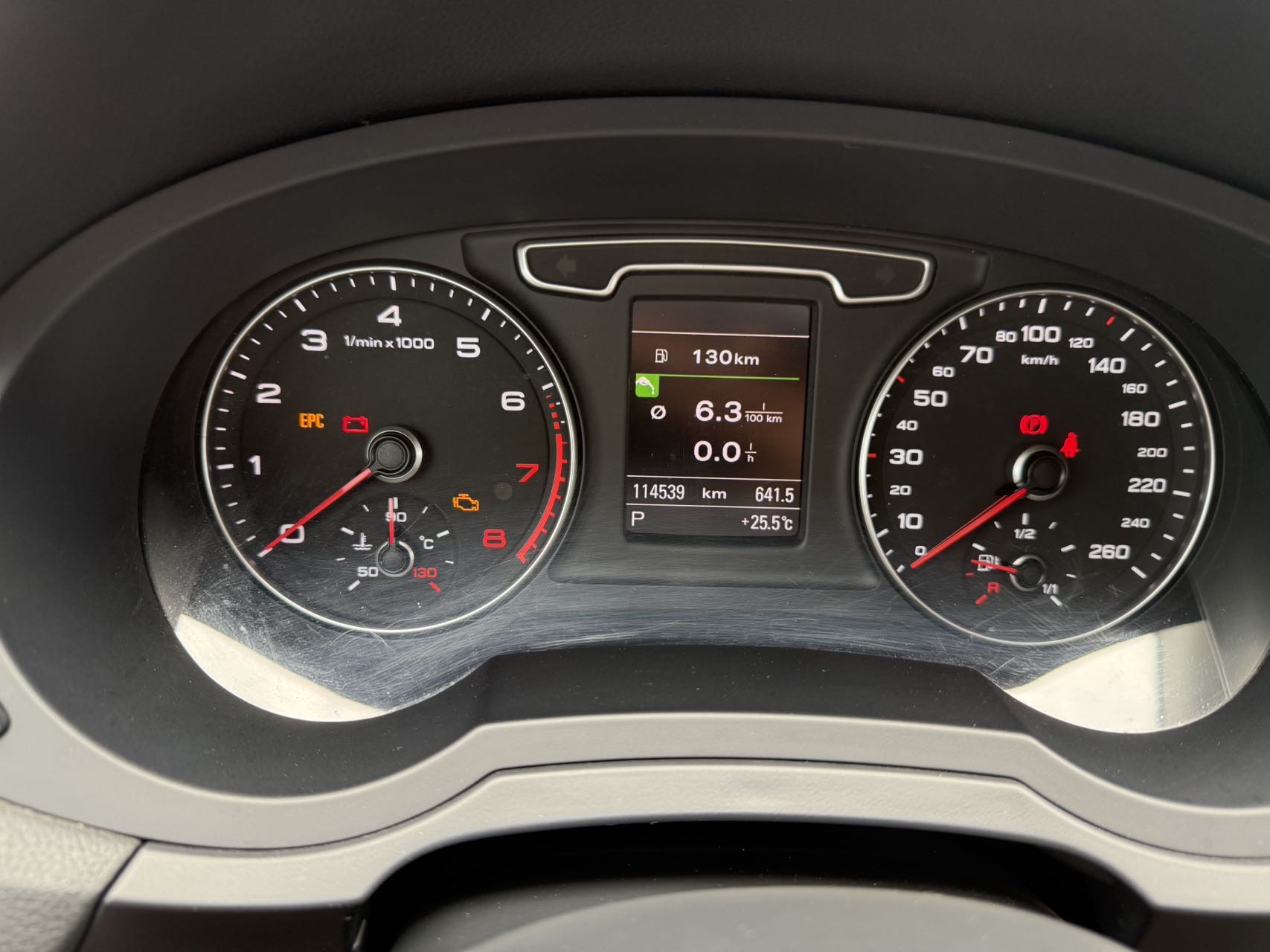 Audi Q3 2015 car image #10