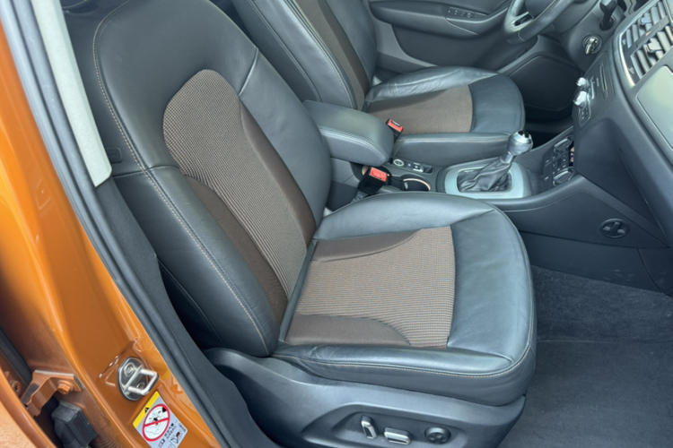 Audi Q3 2016 car image #18