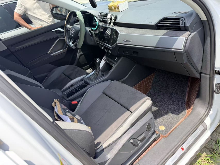 Audi Q3 2023 car image #6