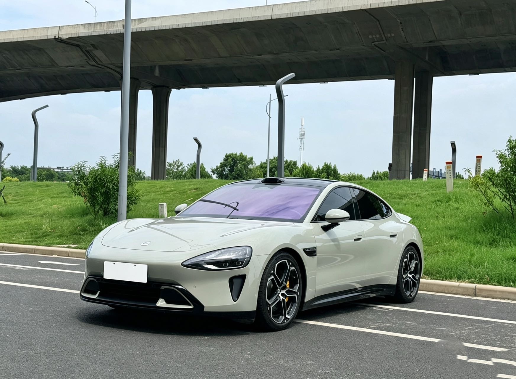 MI SU7 2024 car image 