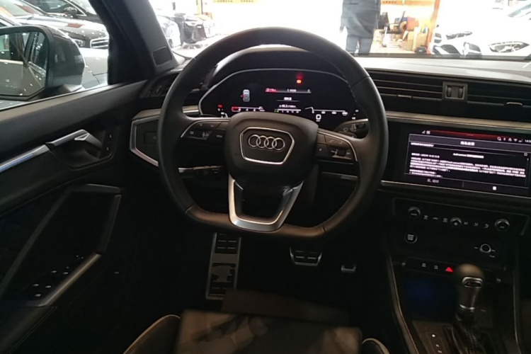 Audi Q3 2026 car image #11
