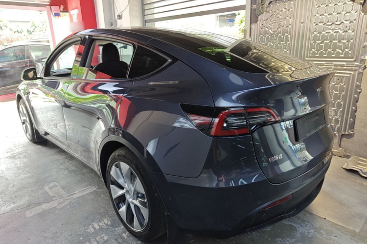 Tesla Model Y 2022 #5 Tesla Model Y 2022 car image #5