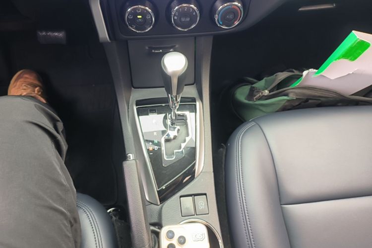 Toyota Corolla 2019 #14 Toyota Corolla 2019 car image #14