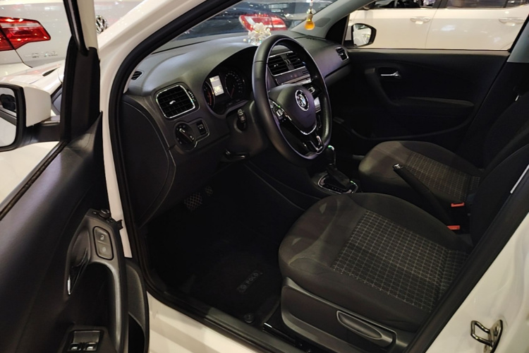 Volkswagen Polo 2017 #16 Volkswagen Polo 2017 car image #16