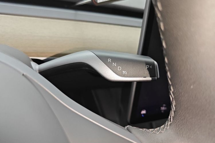 Tesla Model Y 2022 car image #14